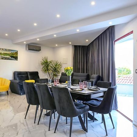 Luxury Holiday House 扎达尔 外观 照片